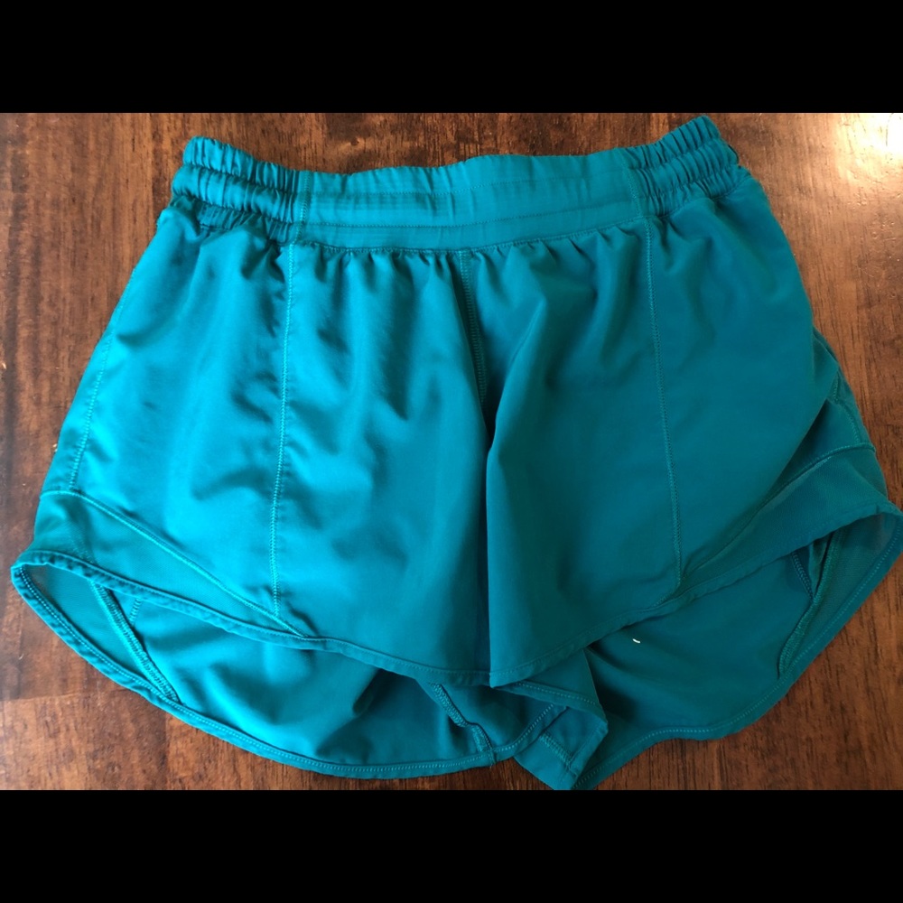Lululemon size 6 hotty hot shorts